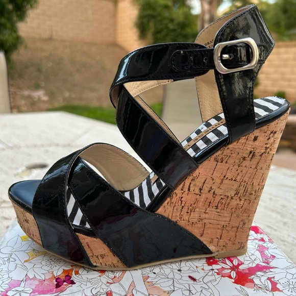 ✨NEW✨Black Patent Leather Wedge Sandals Size 6.5 from Victoria’s Secret - Picture 4 of 15